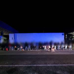 72 de cetăţeni străini, depistați  la PTF Nădlac II, ascunşi în TIR-uri