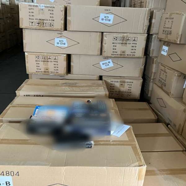 Bunuri susceptibile a fi contrafăcute, de peste 8 milioane lei, depistate în Portul Constanța