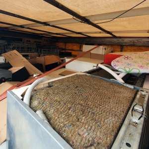 Patru mijloace de transport, încărcate cu peste 26 de tone de deşeuri, oprite la Borș II