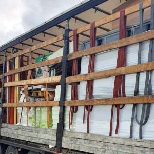 Patru mijloace de transport, încărcate cu peste 26 de tone de deşeuri, oprite la Borș II