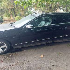 Mercedes furat, cu certificat de înmatriculare fals, descoperit la frontiera cu R. Moldova