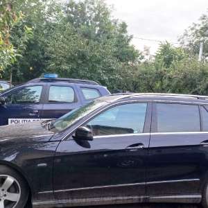 Mercedes furat, cu certificat de înmatriculare fals, descoperit la frontiera cu R. Moldova