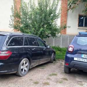 Mercedes furat, cu certificat de înmatriculare fals, descoperit la frontiera cu R. Moldova