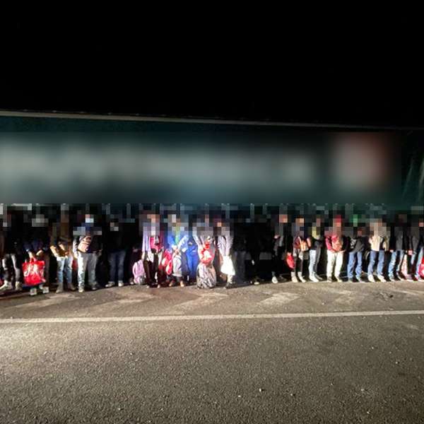 56 de migranţi, în ultimele 24 de ore, la frontiera cu Ungaria. 48 depistaţi ascunşi într-un TIR, încărcat cu bunuri electrice