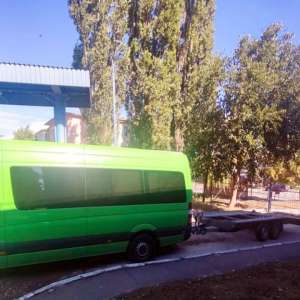 Și-a lăsat prietenul la volan și s-au ales amândoi cu dosare penale