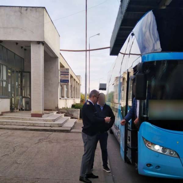 Contravaloarea unei vize de scurtă şedere  - 2.000 de euro şi o cercetare penală