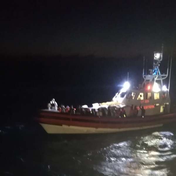 Misiune de salvare în Marea Mediterană. 147 de persoane salvate de poliţiştii de frontieră români din cadrul Gărzii de Coastă