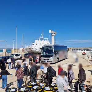 Misiune de salvare în Marea Mediterană. 147 de persoane salvate de poliţiştii de frontieră români din cadrul Gărzii de Coastă