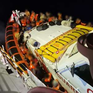 Misiune de salvare în Marea Mediterană. 147 de persoane salvate de poliţiştii de frontieră români din cadrul Gărzii de Coastă