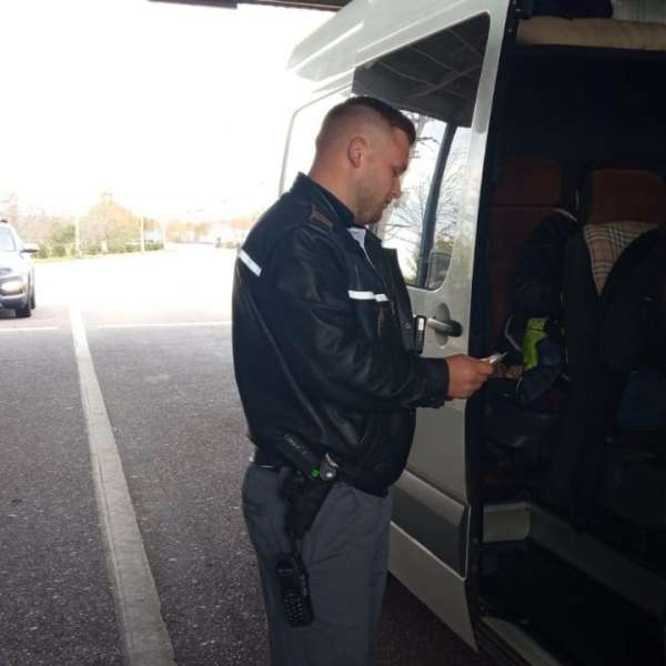 Conducători auto fără permise de conducere corespunzătoare, depistaţi în trafic