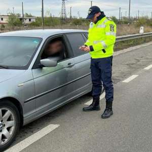 Autoturism neînmatriculat descoperit în trafic