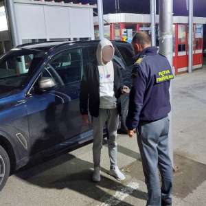 Un prieten l-a păcălit cu un permis de conducere fals