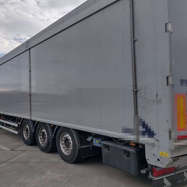 Peste 35.000 de kg de deşeuri, oprite la intrarea în ţară