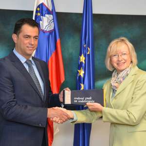 Distinction offered by the Slovenian Ministry of Internal Affairs to the Romanian border policemen who helped the Slovenian policemen to combat illegal migration