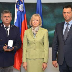 Distinction offered by the Slovenian Ministry of Internal Affairs to the Romanian border policemen who helped the Slovenian policemen to combat illegal migration
