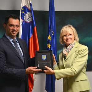 Distinction offered by the Slovenian Ministry of Internal Affairs to the Romanian border policemen who helped the Slovenian policemen to combat illegal migration