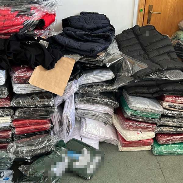 Bunuri contrafăcute, estimate la o valoare de 406.600 lei, descoperite la P.T.F Giurgiu