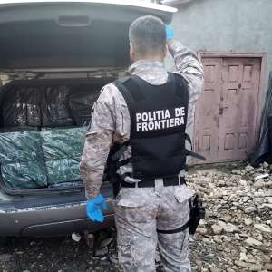 Un bărbat care transporta țigări de contrabandă în valoare de aproximativ 33.000 de euro a fost prins de poliţiştii de frontieră maramureşeni, după o urmărire de câţiva kilometri în trafic