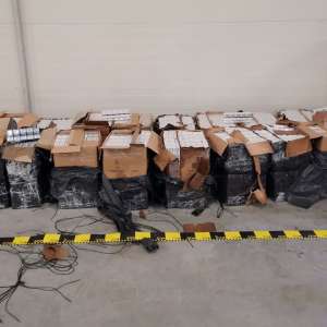 Un bărbat care transporta țigări de contrabandă în valoare de aproximativ 33.000 de euro a fost prins de poliţiştii de frontieră maramureşeni, după o urmărire de câţiva kilometri în trafic