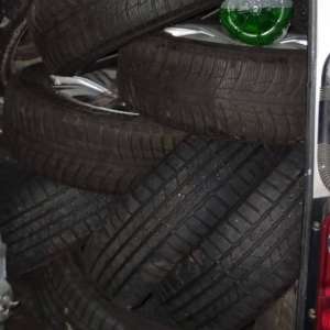 Anvelope second-hand, oprite la intrarea în ţară