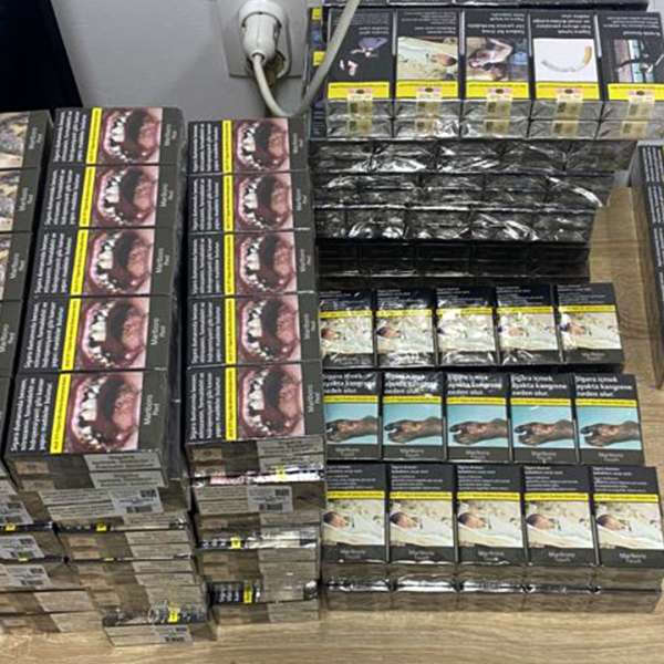 Peste 500 pachete de țigarete descoperite ascunse într-un autocamion în P.T.F. Bechet