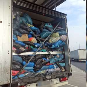 Două TIR-uri din Germania, încărcate cu peste 37 tone de deşeuri, oprite la frontiera cu Ungaria.