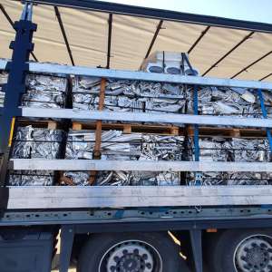 Deşeuri din aluminiu, oprite la Petea. Peste 48 de tone, în două mijloace de transport