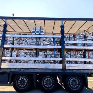Deşeuri din aluminiu şi electrocasnice second hand, oprite la frontieră. 60 de tone încărcate din Bulgaria, Ungaria şi Polonia