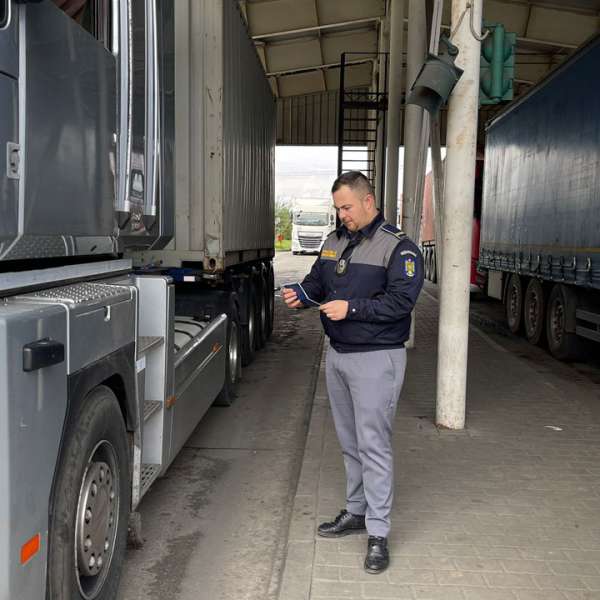 Tânăr depistat în P.T.F. Siret, cu permis de conducere fals