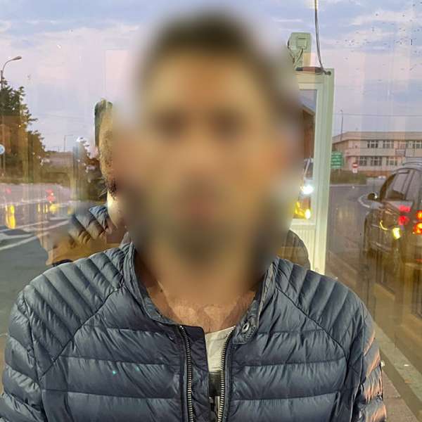 Patru cetăţeni sirieni depistați ascunși în diferite mijloace de transport, în PTF Giurgiu