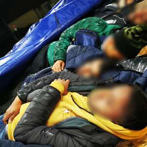 Ascunşi în portbagaj şi în compartimentele pentru marfă, 20 de cetăţeni străini intenţionau să ajungă, ilegal, în vestul Europei