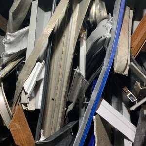 Peste 66 de tone deşeuri din aluminiu, oprite la intrarea în ţară, în PTF Petea