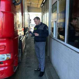 Cetățean depistat în P.T.F. Siret cu permis de conducere fals