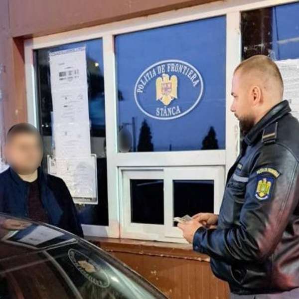 Bărbat din Republica Moldova, depistat la frontieră, cu paşaportul consăteanului. S-a ales cu dosar penal