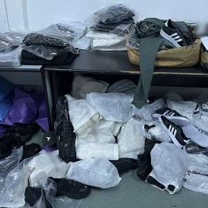 Bunuri contrafăcute, estimate la o valoare de 87.500 lei, descoperite de polițiștii de frontieră giurgiuveni