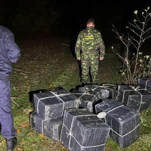 Focuri de armă în cadrul unei acțiuni de contrabandă și țigări în valoare de 70.000 lei confiscate în apropierea râului Tisa