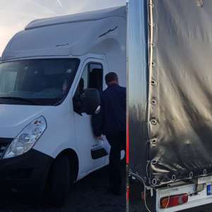 51 de migranți ascunși în două mijloace de transport, depistați la PTF Nădlac II