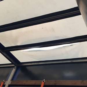 51 de migranți ascunși în două mijloace de transport, depistați la PTF Nădlac II