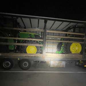 Tractoare estimate la peste 300.000 de euro, căutate de autorităţile italiene,  descoperite la Nădlac