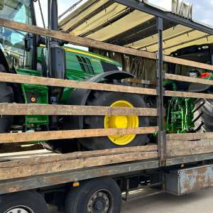 Tractoare estimate la peste 300.000 de euro, căutate de autorităţile italiene,  descoperite la Nădlac