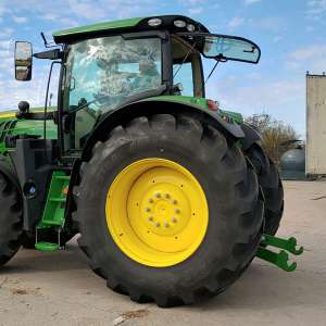 Tractoare estimate la peste 300.000 de euro, căutate de autorităţile italiene,  descoperite la Nădlac