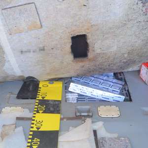 Țigări în valoare de 16.000 lei descoperite în podeauna unui autoturism, oprit în trafic