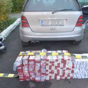 Țigări în valoare de 16.000 lei descoperite în podeauna unui autoturism, oprit în trafic