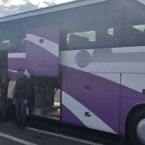 56 de cetățeni străini ascunși în două TIR-uri şi un autocar. Într-un singur TIR, poliţiştii de frontieră au depistat 44 de sirieni.