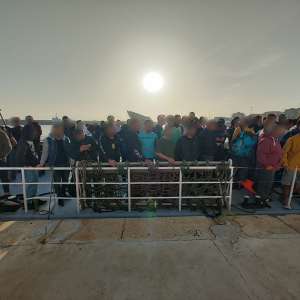 Intervenţie salvatoare a poliţiştilor de frontiera români în Marea Mediterană. 108 persoane salvate şi transbordate pe nava PFR