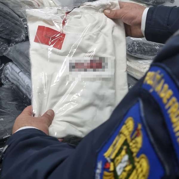 Peste 500 de bunuri contrafăcute, descoperite într-un autocar, la P.T.F Giurgiu