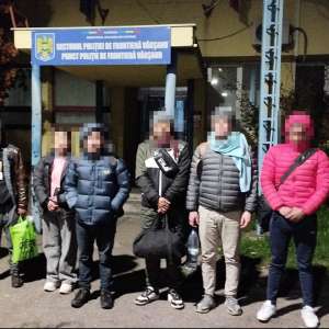 46 de cetățeni străini depistați în două TIR-uri de polițiștii de frontieră arădeni