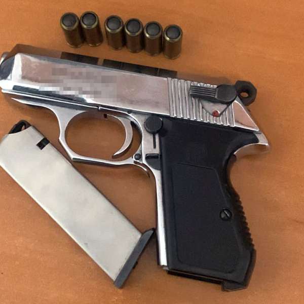 Armă neletală descoperită în autoturismul unui cetățean român