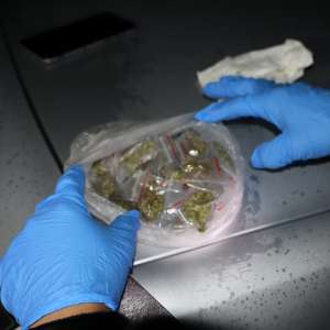 Doi români și un francez, descoperiți cu substanțe interzise, în Sighetu Marmației