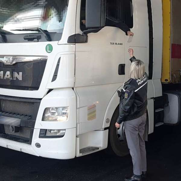 Cetățean R.Moldova, depistat la volan, cu permis necorespunzător